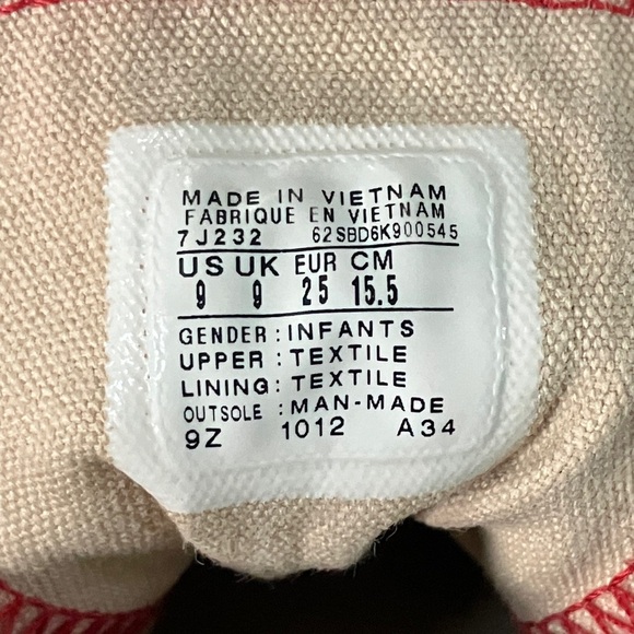 Converse toddler size 9 Kids Red Canvas Chuck Taylor All-stars Sneakers - Picture 2 of 16